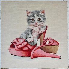 画像1: 「移動中」はぎれ45×45：子猫とピンヒール（グレイ・ピンク） (1)
