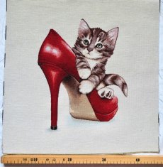 画像2: 「移動中」はぎれ45×45：子猫とピンヒール（ブラウン・赤） (2)
