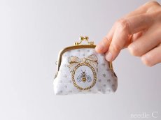画像1: 「J即納」幸運を運ぶ?蜂柄モチーフのコインケース (1)