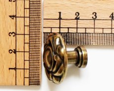 画像2: 「J即納」取っ手：ソレイユ・ボタン（直径3.2cm、アンティークゴールド） (2)