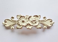 画像1: 「J即納/F在庫」取っ手：ローズトリム12.5cm（ホワイト&ゴールド） (1)