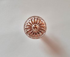 画像1: 「J即納/F在庫」取っ手：フロレゾン(ボタン、ホワイト＆ゴールド) (1)