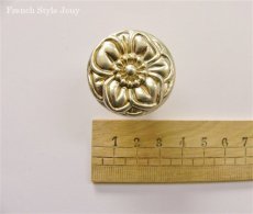 画像2: 「移動中」取っ手：アンティークフラワー（直径3.5cm、シルバー） (2)