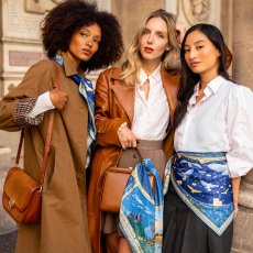 画像2: 「取寄せ」シルクスカーフ 90×90cm ：ハリー・ポッター（ホグワーツ城、マリンブルー） (2)