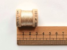画像2: 「F在庫」絹糸：AU VER A SOIE　（色番号080：生成り）16m (2)