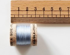 画像2: 「F在庫」絹糸：AU VER A SOIE　（色番号417：パステルブルー）16m (2)
