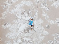 画像4: 「J即納」木製飾りボタン：ブルーのコートの少女（高さ4.5cm） (4)