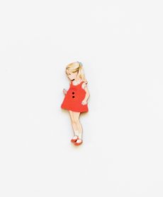 画像1: 「J即納」木製飾りボタン：赤いワンピースのブロンド少女（高さ4.5cm） (1)