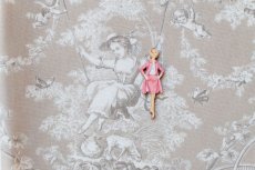 画像4: 「F在庫」木製飾りボタン：コーラルスーツのマダム（高さ6.9cm） (4)