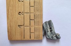 画像4: 「J即納」木製飾りボタン：ハイヒール（グレイ、高さ1.5cm） (4)