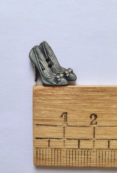 画像5: 「J即納」木製飾りボタン：ハイヒール（グレイ、高さ1.5cm） (5)