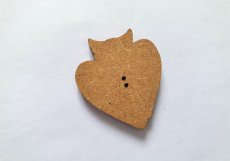 画像4: 「移動中」木製飾りボタン：子猫・ハート(ブラウン・バラ背景、高さ2.9cm) (4)