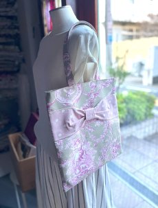 画像4: 「J即納」FSJリボントートバッグ：ブランコに乗った少女（麻色ベース紫）×ドット・ フルストップ (4)