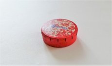 画像2: 「移動中/F在庫」直径約4.5cmトワルドジュイ缶小物入れ（オフランド・ア・ラムール、赤） (2)