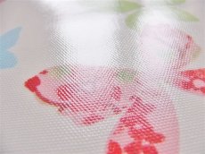 画像3: 「J即納」廃盤はぎれ65×50：ビニールコーティング フラワーバタフライ（アイボリーベースピンク・赤） (3)