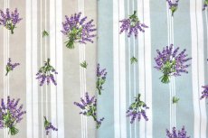 左：ベージュ、右：セージ