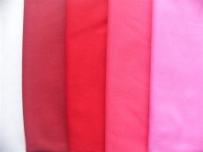 色比較：左からグルナード、トマト、フランボワーズ、ピンク