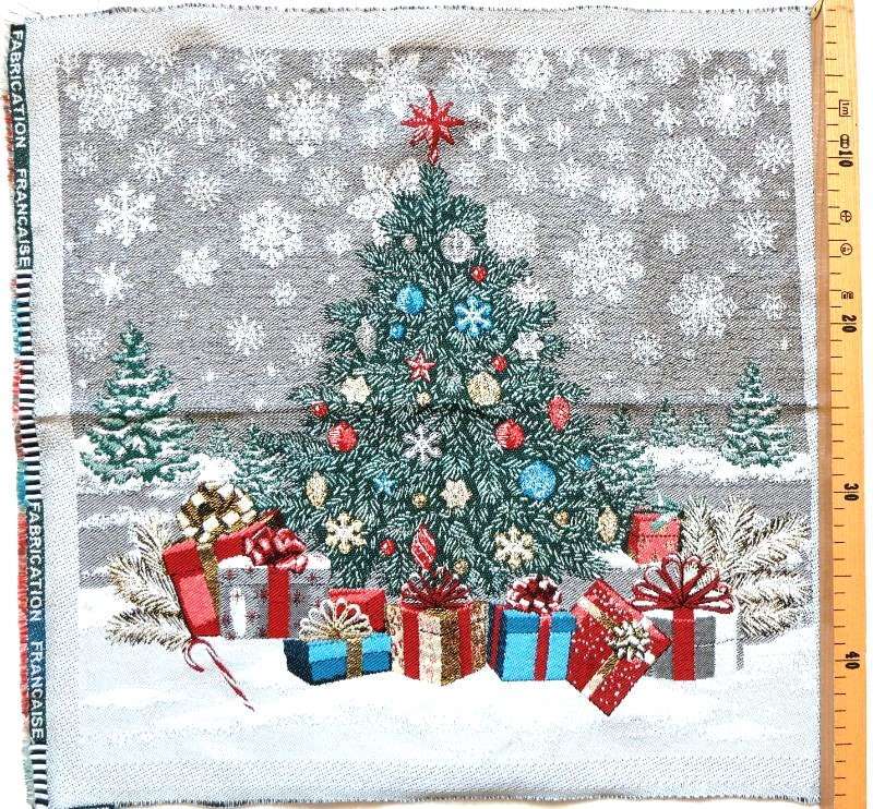 ヨーロッパ生地カットクロス45×45：クリスマスツリーとプレゼント